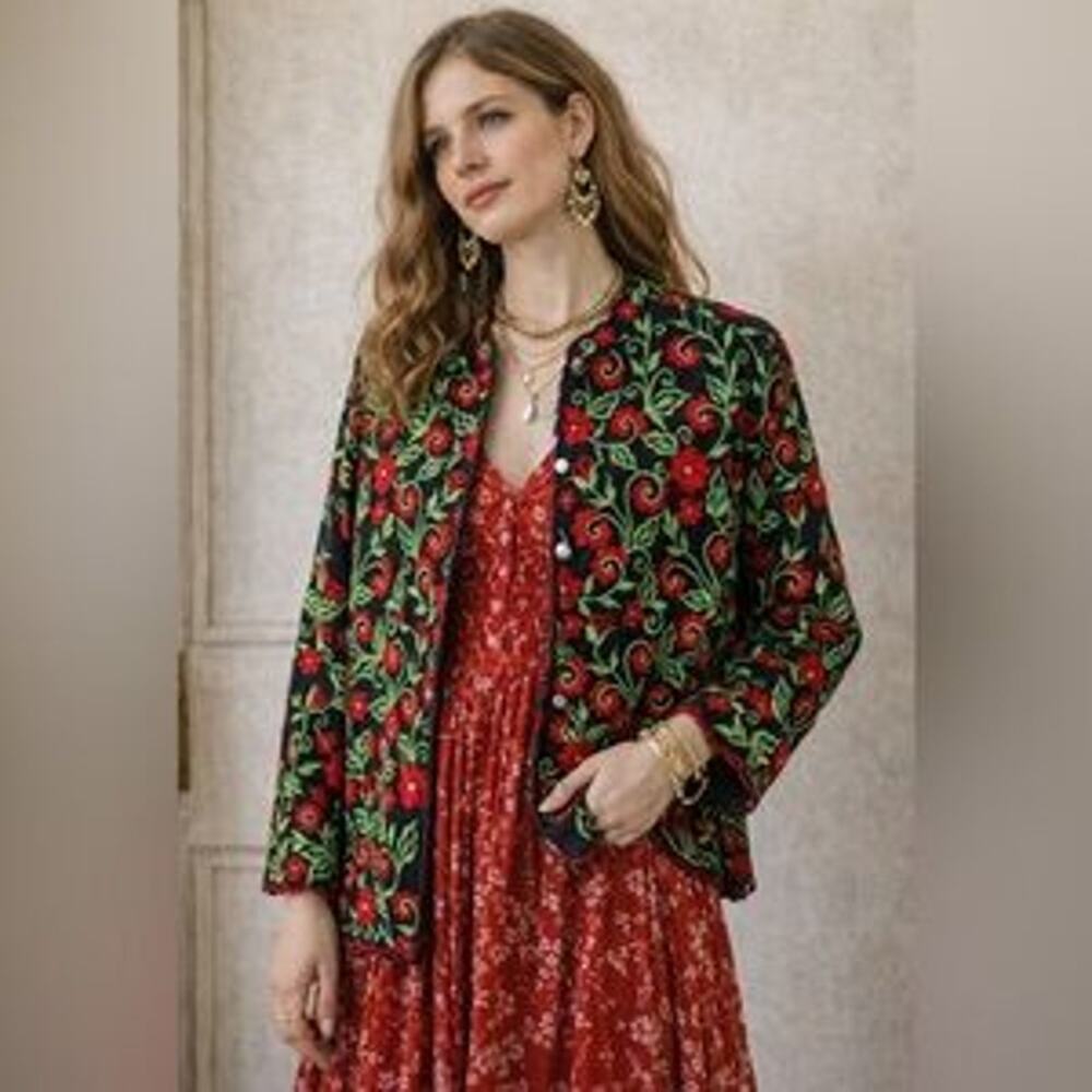 Vintage Folk Embroidered Jacket Black Floral Pearl Button Scallop Trim Boho M/L